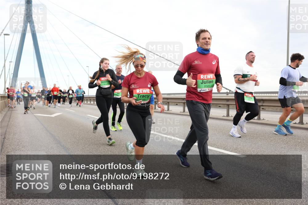 03.10.2025 - Köhlbrandbrückenlauf Lena Gebhardt http://msf.ph/oto/9198272 03.10.2025 15:34:04 Position 1 9140, 556, 9141 meine-sportfotos.de