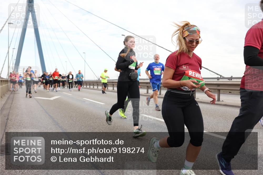 03.10.2025 - Köhlbrandbrückenlauf Lena Gebhardt http://msf.ph/oto/9198274 03.10.2025 15:34:04 Position 1  meine-sportfotos.de