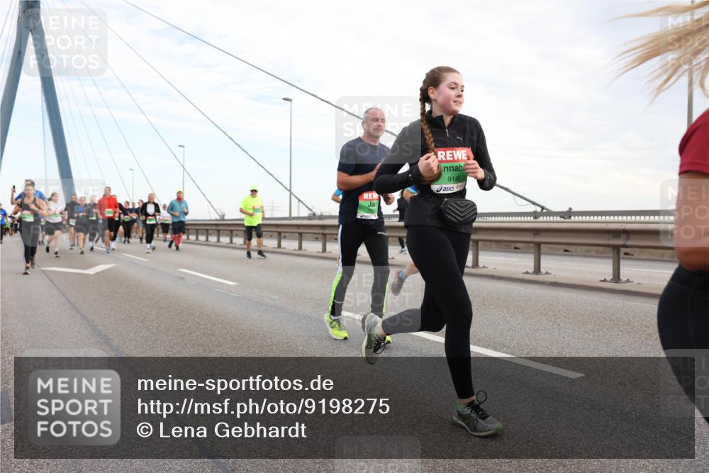 03.10.2025 - Köhlbrandbrückenlauf Lena Gebhardt http://msf.ph/oto/9198275 03.10.2025 15:34:05 Position 1 9140 meine-sportfotos.de