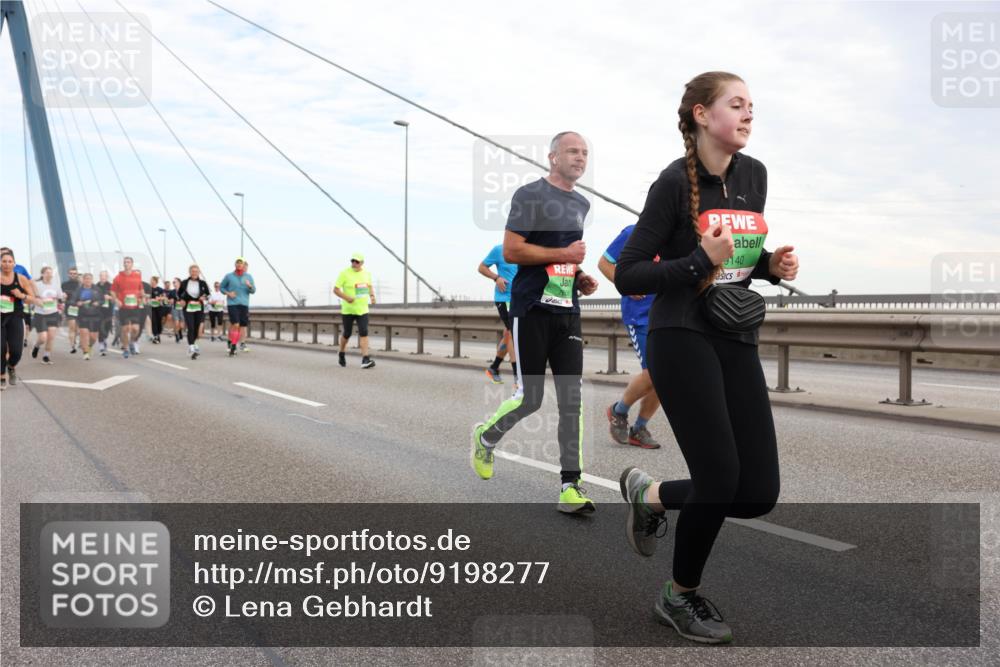 03.10.2025 - Köhlbrandbrückenlauf Lena Gebhardt http://msf.ph/oto/9198277 03.10.2025 15:34:05 Position 1 140 meine-sportfotos.de