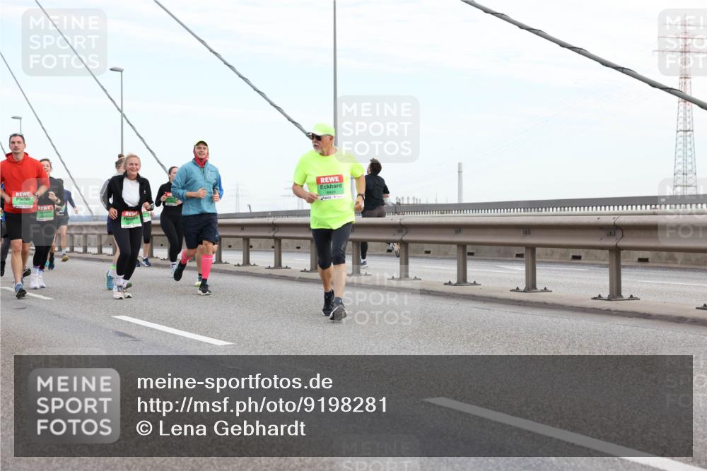 03.10.2025 - Köhlbrandbrückenlauf Lena Gebhardt http://msf.ph/oto/9198281 03.10.2025 15:34:06 Position 1  meine-sportfotos.de