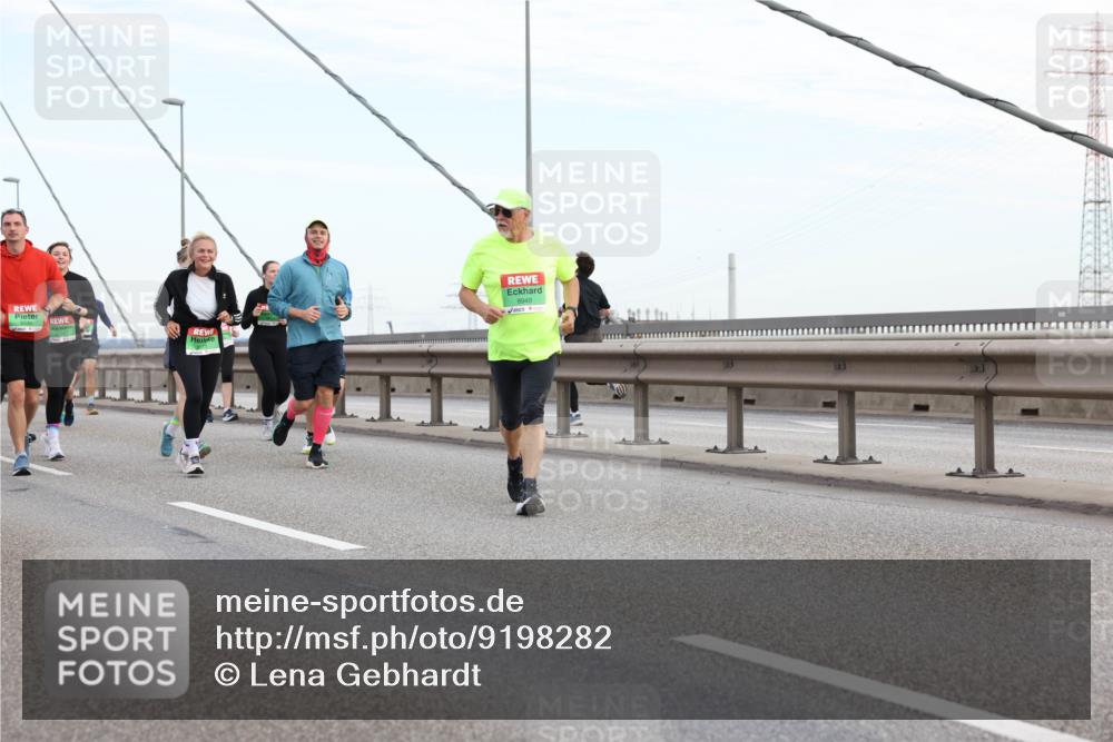 03.10.2025 - Köhlbrandbrückenlauf Lena Gebhardt http://msf.ph/oto/9198282 03.10.2025 15:34:06 Position 1 8949 meine-sportfotos.de