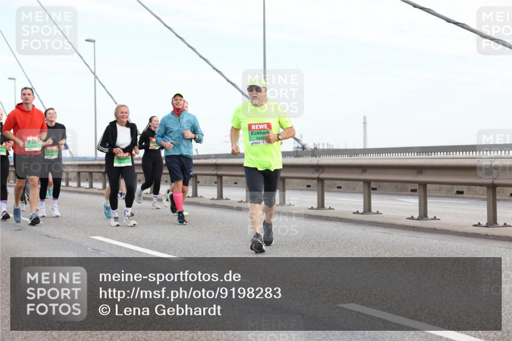 03.10.2025 - Köhlbrandbrückenlauf Lena Gebhardt http://msf.ph/oto/9198283 03.10.2025 15:34:07 Position 1 8949 meine-sportfotos.de