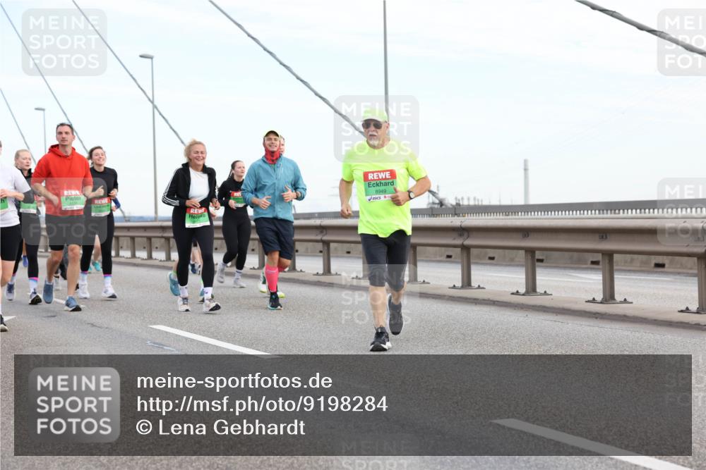 03.10.2025 - Köhlbrandbrückenlauf Lena Gebhardt http://msf.ph/oto/9198284 03.10.2025 15:34:07 Position 1 8949 meine-sportfotos.de
