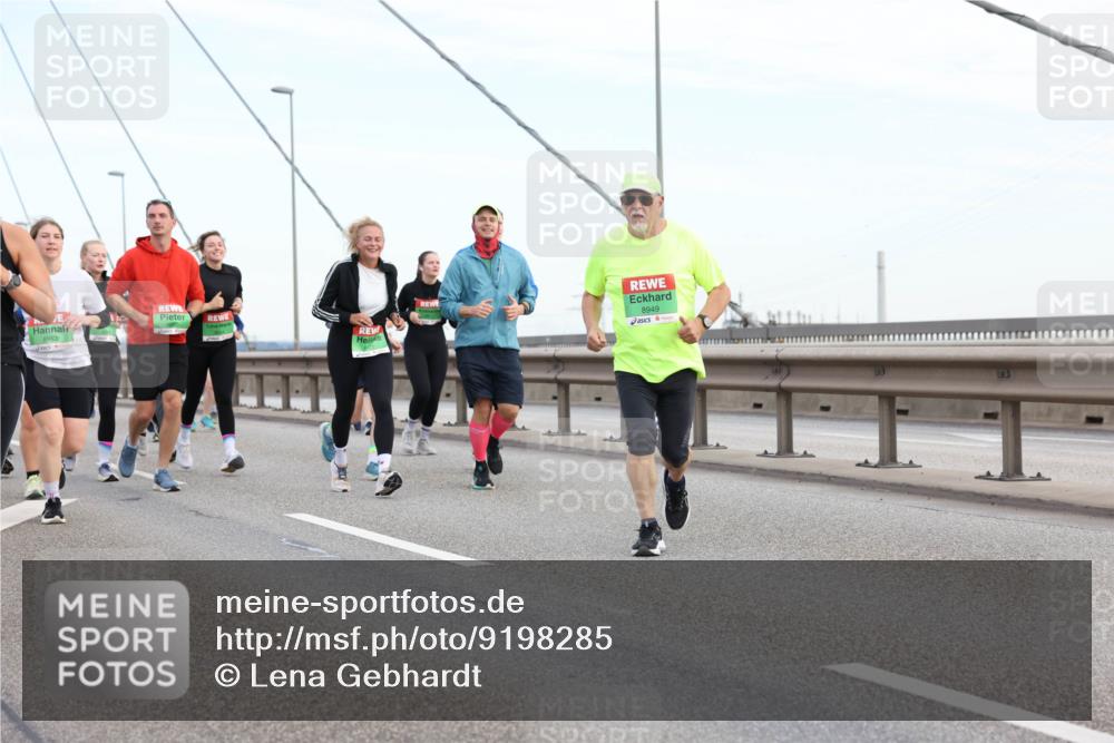03.10.2025 - Köhlbrandbrückenlauf Lena Gebhardt http://msf.ph/oto/9198285 03.10.2025 15:34:07 Position 1 8953, 8949 meine-sportfotos.de
