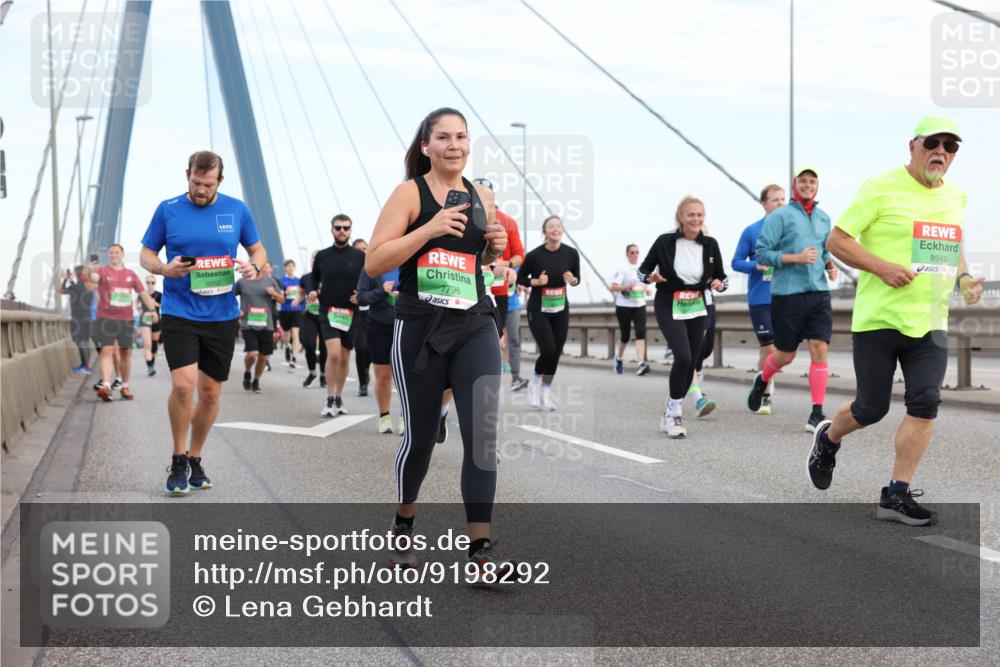 03.10.2025 - Köhlbrandbrückenlauf Lena Gebhardt http://msf.ph/oto/9198292 03.10.2025 15:34:08 Position 1 7796, 9252, 8949 meine-sportfotos.de