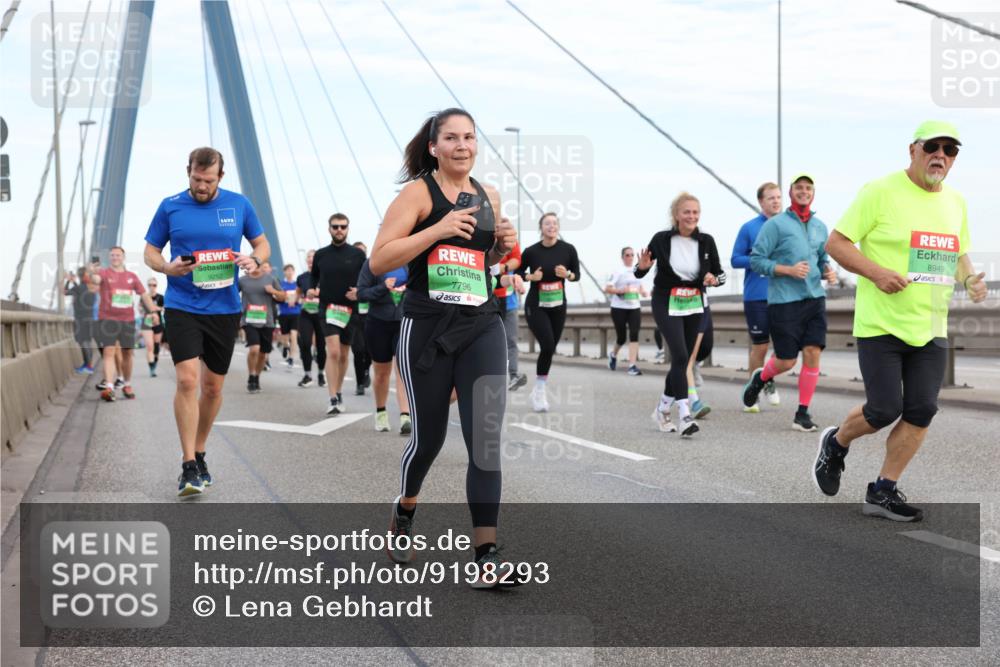 03.10.2025 - Köhlbrandbrückenlauf Lena Gebhardt http://msf.ph/oto/9198293 03.10.2025 15:34:08 Position 1 9252, 7796, 8949 meine-sportfotos.de