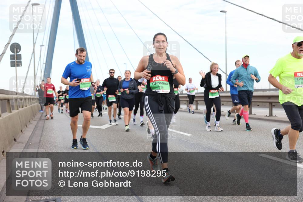 03.10.2025 - Köhlbrandbrückenlauf Lena Gebhardt http://msf.ph/oto/9198295 03.10.2025 15:34:08 Position 1 9252, 7796, 89 meine-sportfotos.de