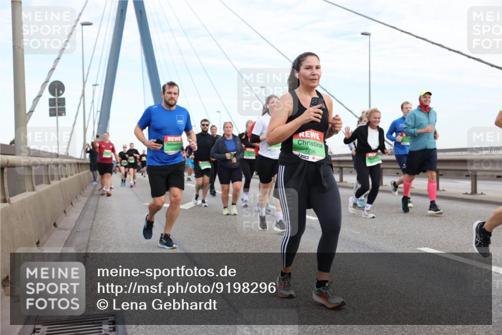 03.10.2025 - Köhlbrandbrückenlauf Lena Gebhardt http://msf.ph/oto/9198296 03.10.2025 15:34:08 Position 1 7796 meine-sportfotos.de
