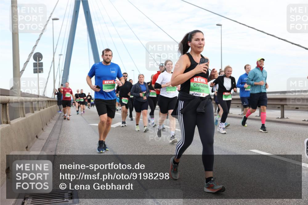 03.10.2025 - Köhlbrandbrückenlauf Lena Gebhardt http://msf.ph/oto/9198298 03.10.2025 15:34:08 Position 1 9252, 8953, 7796 meine-sportfotos.de