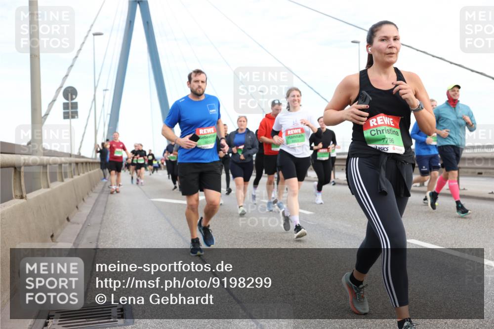 03.10.2025 - Köhlbrandbrückenlauf Lena Gebhardt http://msf.ph/oto/9198299 03.10.2025 15:34:09 Position 1 9252, 7796 meine-sportfotos.de