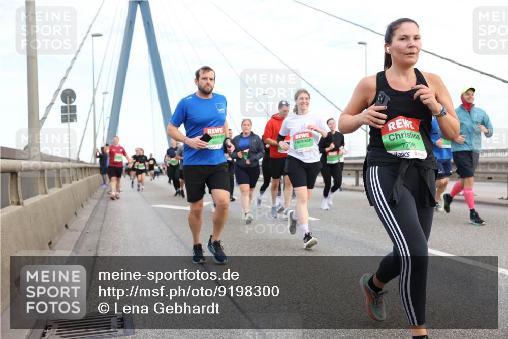 03.10.2025 - Köhlbrandbrückenlauf Lena Gebhardt http://msf.ph/oto/9198300 03.10.2025 15:34:09 Position 1 9252, 7796 meine-sportfotos.de