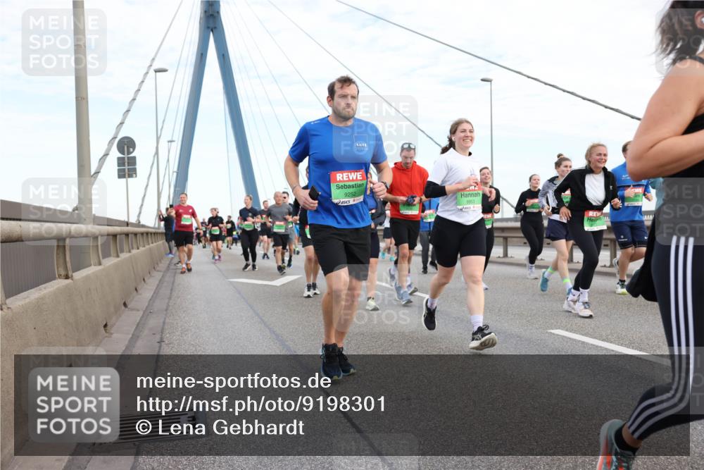 03.10.2025 - Köhlbrandbrückenlauf Lena Gebhardt http://msf.ph/oto/9198301 03.10.2025 15:34:09 Position 1 9252 meine-sportfotos.de
