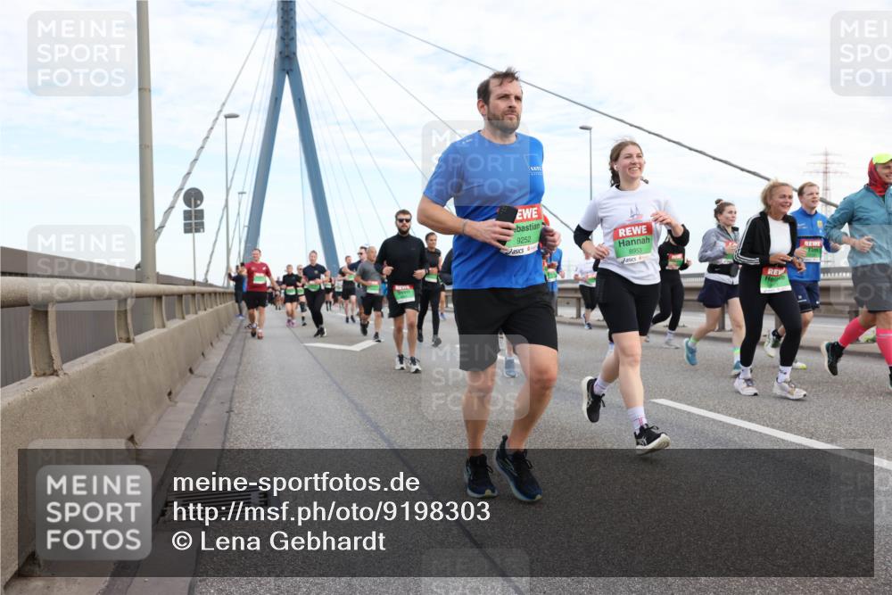 03.10.2025 - Köhlbrandbrückenlauf Lena Gebhardt http://msf.ph/oto/9198303 03.10.2025 15:34:10 Position 1 9252, 8953 meine-sportfotos.de