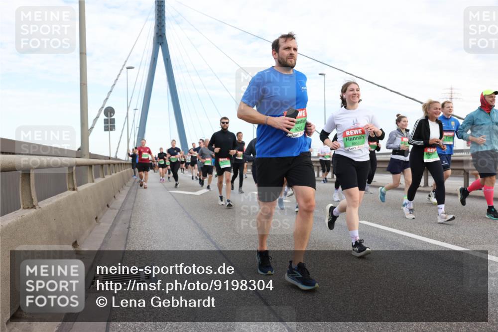 03.10.2025 - Köhlbrandbrückenlauf Lena Gebhardt http://msf.ph/oto/9198304 03.10.2025 15:34:10 Position 1 9252, 8953 meine-sportfotos.de