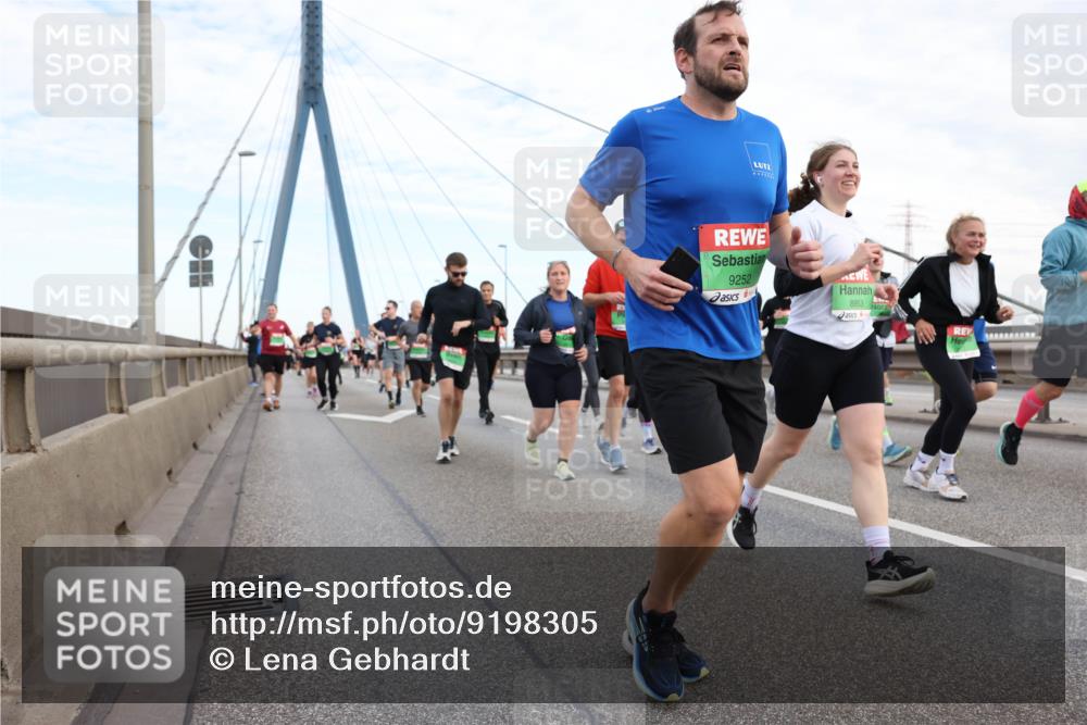 03.10.2025 - Köhlbrandbrückenlauf Lena Gebhardt http://msf.ph/oto/9198305 03.10.2025 15:34:10 Position 1 9252, 8953 meine-sportfotos.de
