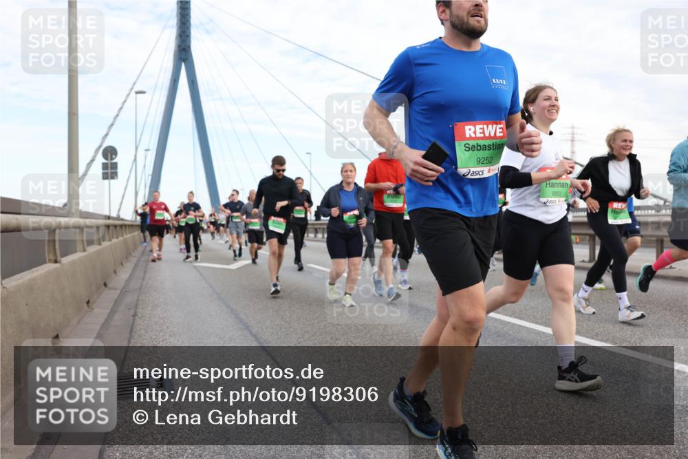 03.10.2025 - Köhlbrandbrückenlauf Lena Gebhardt http://msf.ph/oto/9198306 03.10.2025 15:34:10 Position 1 9252, 8953 meine-sportfotos.de