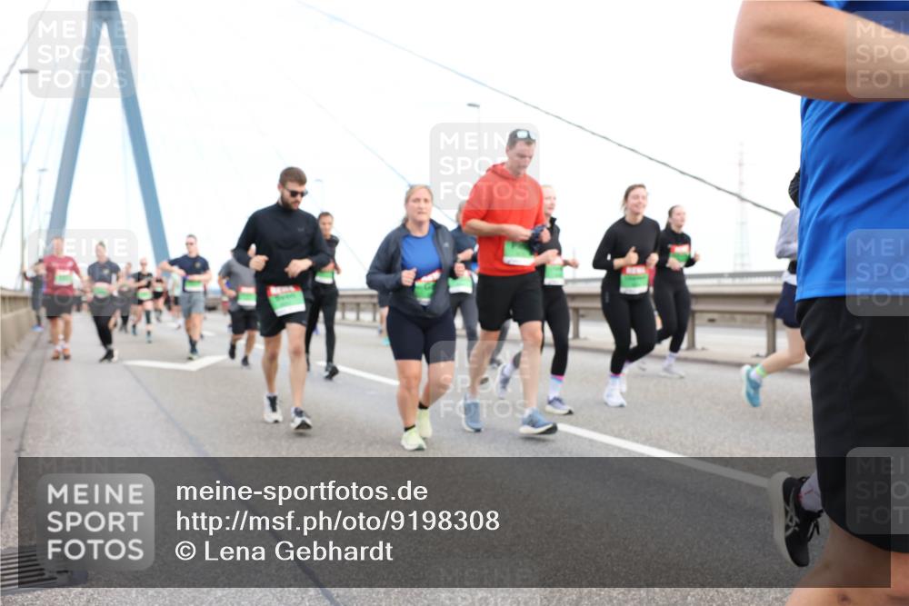 03.10.2025 - Köhlbrandbrückenlauf Lena Gebhardt http://msf.ph/oto/9198308 03.10.2025 15:34:10 Position 1  meine-sportfotos.de