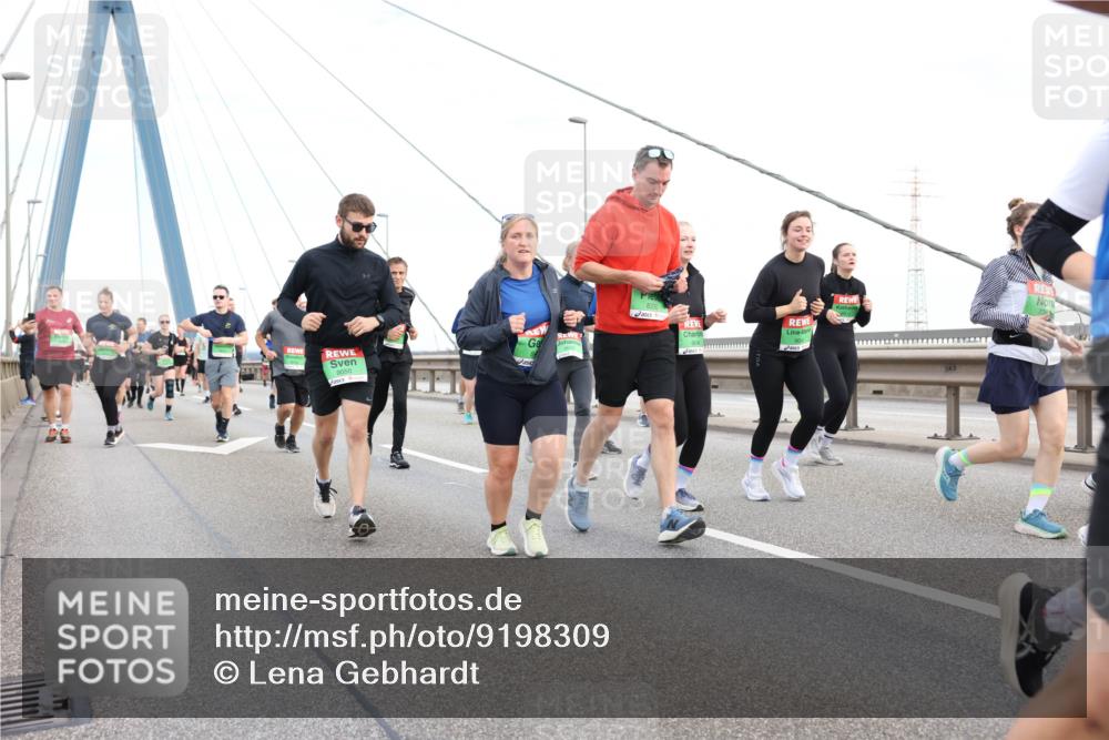 03.10.2025 - Köhlbrandbrückenlauf Lena Gebhardt http://msf.ph/oto/9198309 03.10.2025 15:34:10 Position 1 9050 meine-sportfotos.de