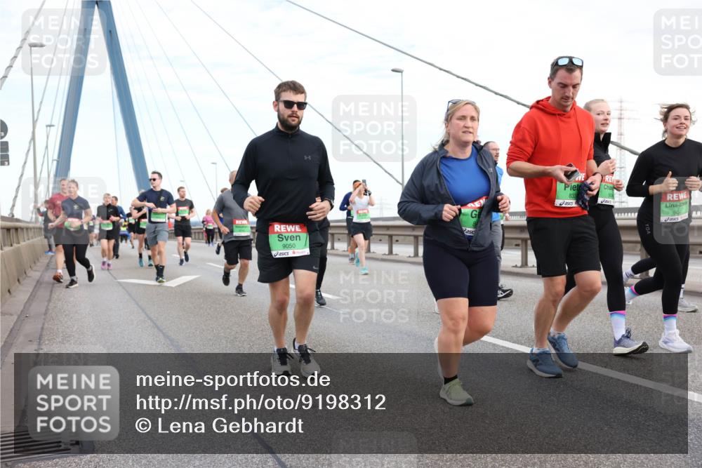 03.10.2025 - Köhlbrandbrückenlauf Lena Gebhardt http://msf.ph/oto/9198312 03.10.2025 15:34:11 Position 1 9050, 833, 904 meine-sportfotos.de