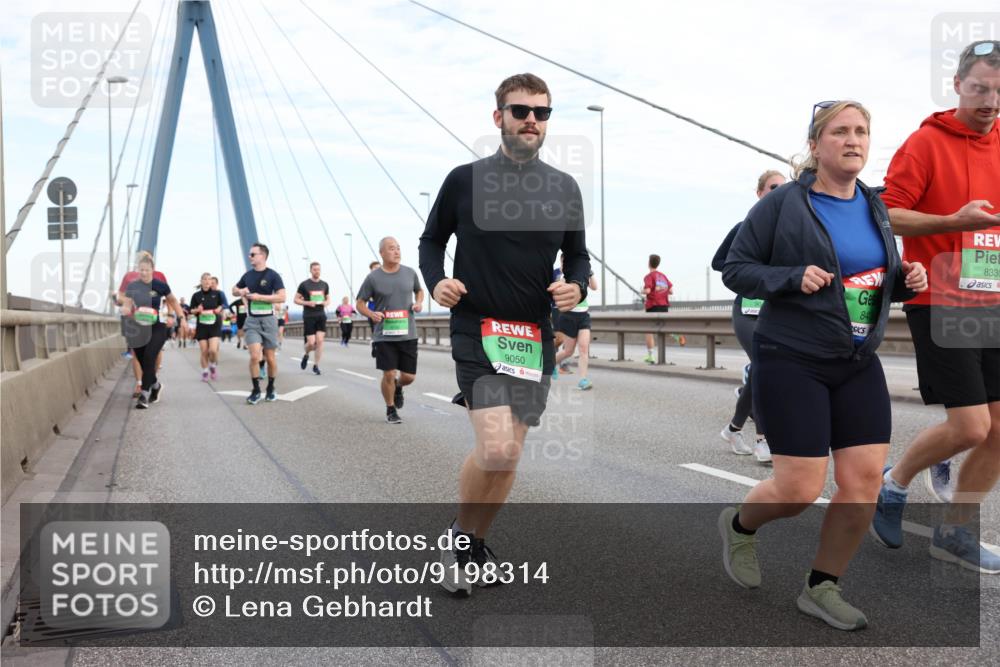 03.10.2025 - Köhlbrandbrückenlauf Lena Gebhardt http://msf.ph/oto/9198314 03.10.2025 15:34:11 Position 1 9050, 84, 8330 meine-sportfotos.de