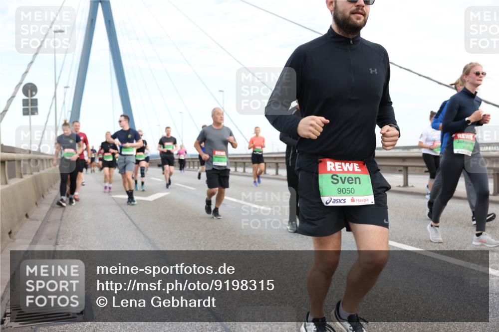 03.10.2025 - Köhlbrandbrückenlauf Lena Gebhardt http://msf.ph/oto/9198315 03.10.2025 15:34:12 Position 1 9050 meine-sportfotos.de