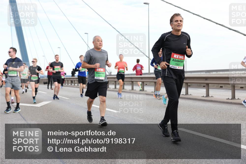 03.10.2025 - Köhlbrandbrückenlauf Lena Gebhardt http://msf.ph/oto/9198317 03.10.2025 15:34:12 Position 1 8742, 7957 meine-sportfotos.de