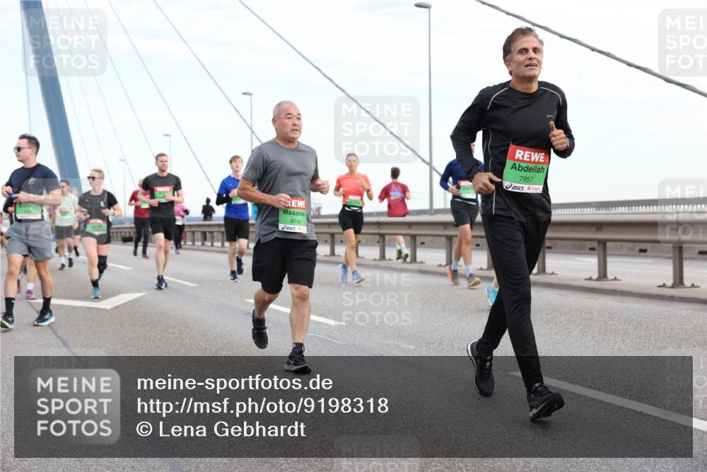 03.10.2025 - Köhlbrandbrückenlauf Lena Gebhardt http://msf.ph/oto/9198318 03.10.2025 15:34:12 Position 1 8742, 7957 meine-sportfotos.de