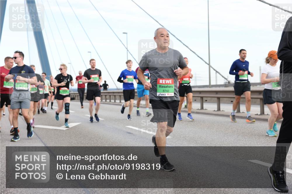 03.10.2025 - Köhlbrandbrückenlauf Lena Gebhardt http://msf.ph/oto/9198319 03.10.2025 15:34:13 Position 1 8742 meine-sportfotos.de