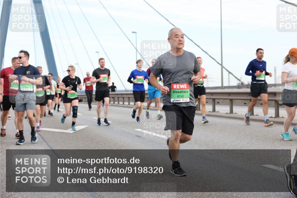 03.10.2025 - Köhlbrandbrückenlauf Lena Gebhardt http://msf.ph/oto/9198320 03.10.2025 15:34:13 Position 1 9630, 8742 meine-sportfotos.de