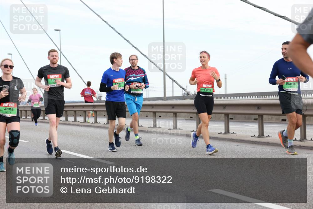 03.10.2025 - Köhlbrandbrückenlauf Lena Gebhardt http://msf.ph/oto/9198322 03.10.2025 15:34:14 Position 1 9574, 957, 7441 meine-sportfotos.de