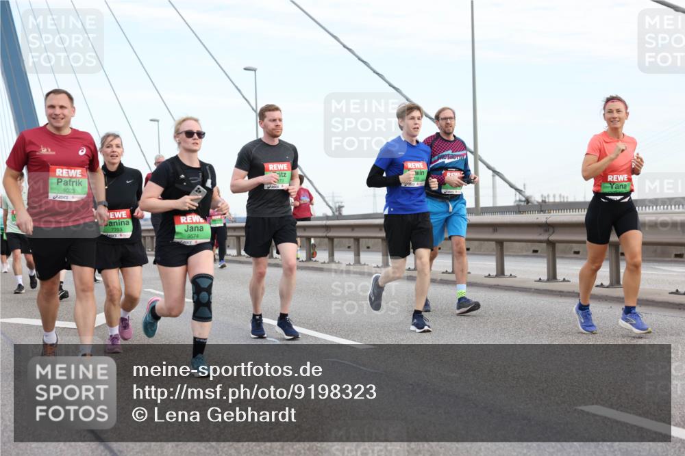 03.10.2025 - Köhlbrandbrückenlauf Lena Gebhardt http://msf.ph/oto/9198323 03.10.2025 15:34:14 Position 1 8023, 7793, 9574, 373 meine-sportfotos.de