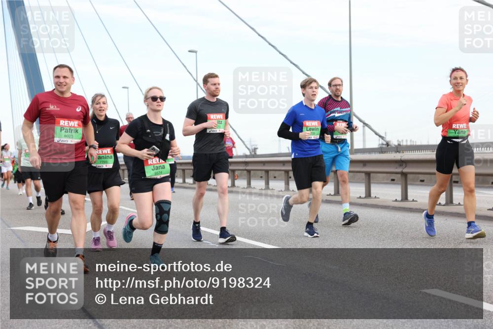 03.10.2025 - Köhlbrandbrückenlauf Lena Gebhardt http://msf.ph/oto/9198324 03.10.2025 15:34:14 Position 1 8023, 7793, 9574, 726 meine-sportfotos.de