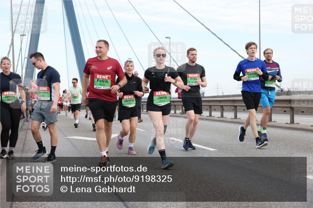 03.10.2025 - Köhlbrandbrückenlauf Lena Gebhardt http://msf.ph/oto/9198325 03.10.2025 15:34:14 Position 1 9630, 9629, 8023, 7793, 9574, 9573, 7726 meine-sportfotos.de