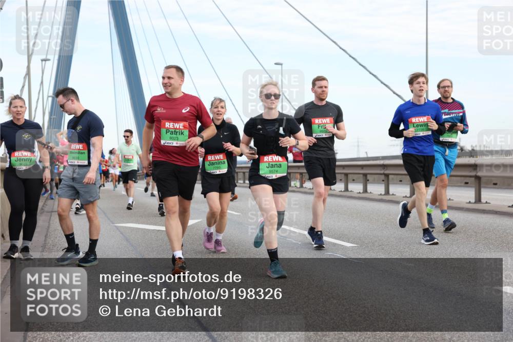 03.10.2025 - Köhlbrandbrückenlauf Lena Gebhardt http://msf.ph/oto/9198326 03.10.2025 15:34:14 Position 1 9629, 9630, 8023, 7793, 9574, 9573, 7726 meine-sportfotos.de