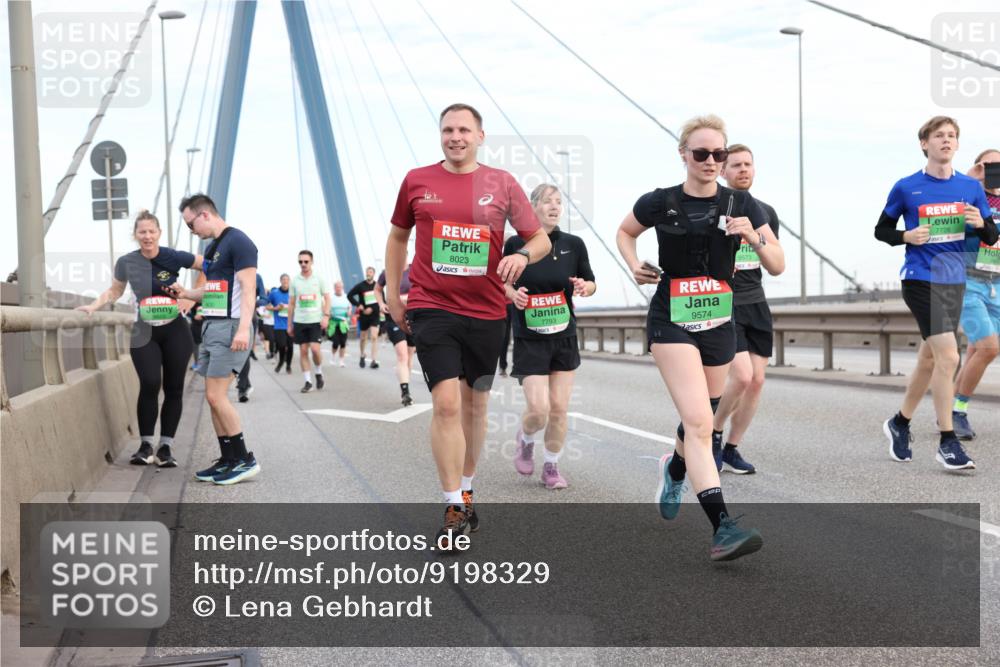 03.10.2025 - Köhlbrandbrückenlauf Lena Gebhardt http://msf.ph/oto/9198329 03.10.2025 15:34:15 Position 1 8023, 7793, 9573, 9574, 7726 meine-sportfotos.de