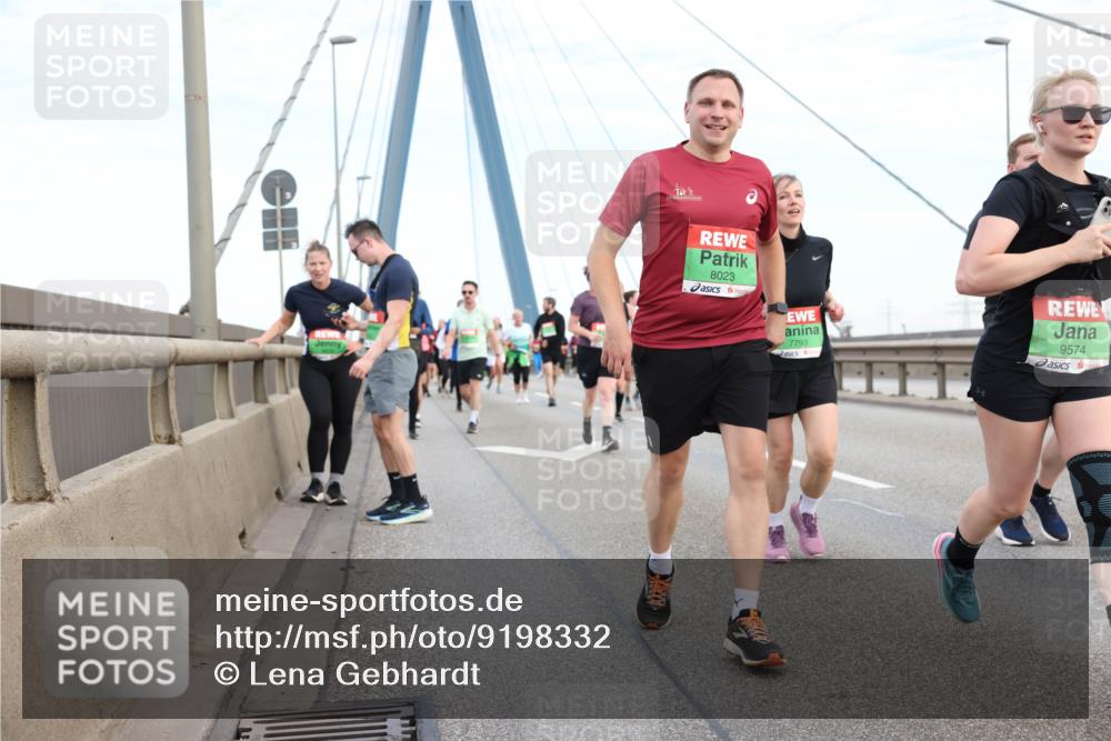 03.10.2025 - Köhlbrandbrückenlauf Lena Gebhardt http://msf.ph/oto/9198332 03.10.2025 15:34:16 Position 1 8023, 7793, 9574 meine-sportfotos.de
