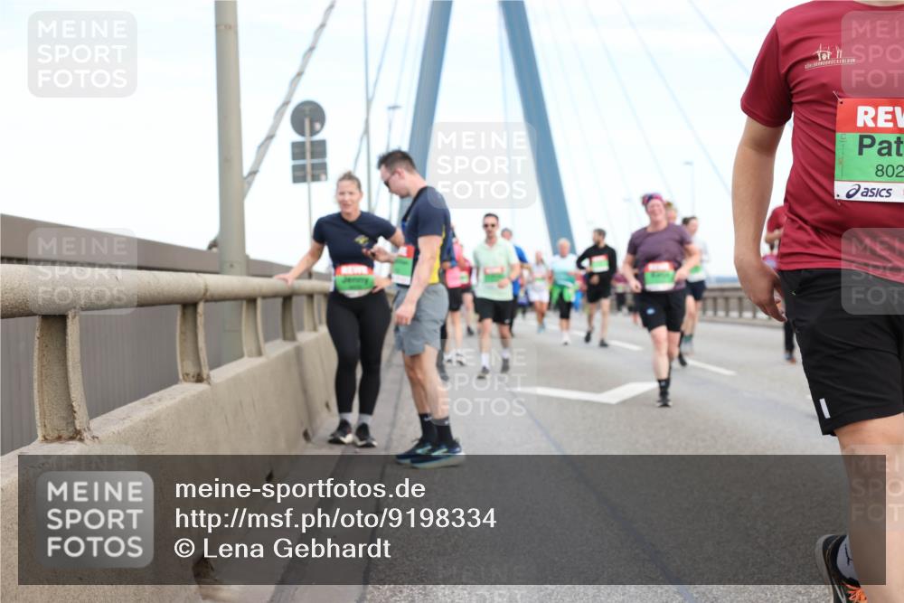 03.10.2025 - Köhlbrandbrückenlauf Lena Gebhardt http://msf.ph/oto/9198334 03.10.2025 15:34:16 Position 1 802 meine-sportfotos.de