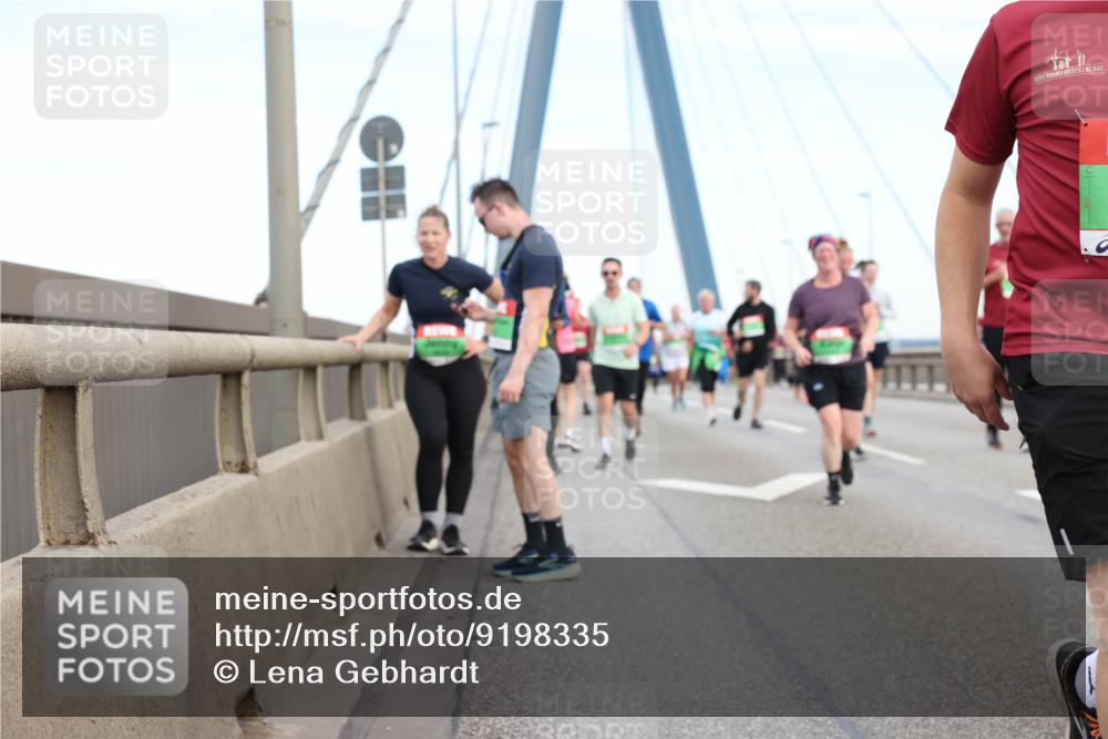 03.10.2025 - Köhlbrandbrückenlauf Lena Gebhardt http://msf.ph/oto/9198335 03.10.2025 15:34:16 Position 1  meine-sportfotos.de