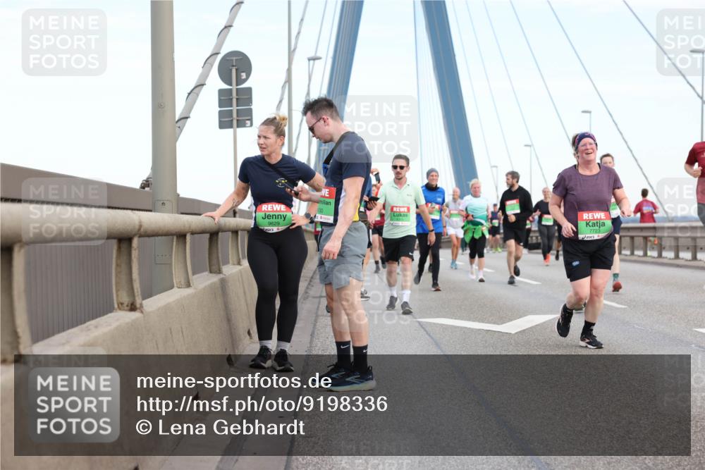 03.10.2025 - Köhlbrandbrückenlauf Lena Gebhardt http://msf.ph/oto/9198336 03.10.2025 15:34:16 Position 1 30, 9629, 7723 meine-sportfotos.de