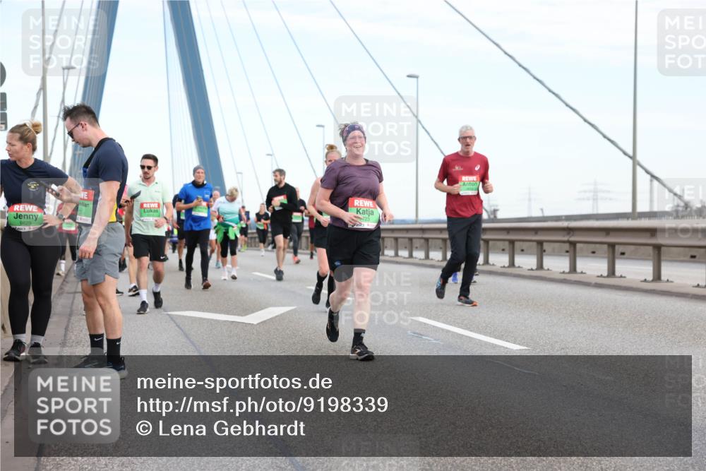03.10.2025 - Köhlbrandbrückenlauf Lena Gebhardt http://msf.ph/oto/9198339 03.10.2025 15:34:17 Position 1 9629, 723, 8315 meine-sportfotos.de