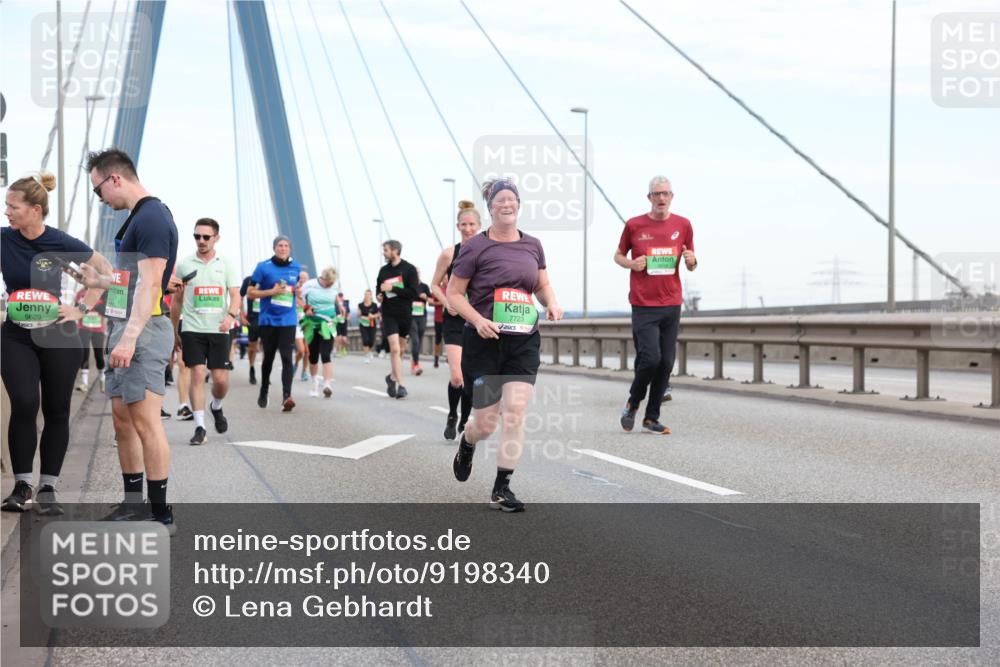 03.10.2025 - Köhlbrandbrückenlauf Lena Gebhardt http://msf.ph/oto/9198340 03.10.2025 15:34:17 Position 1 9629, 7723 meine-sportfotos.de