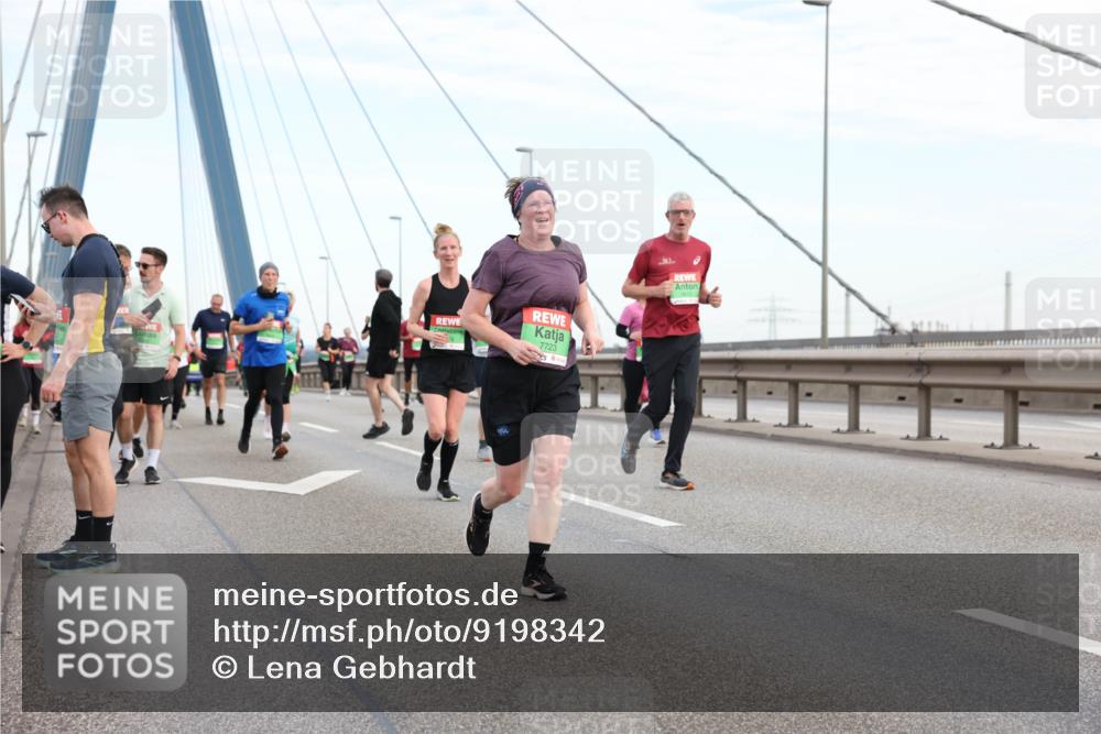 03.10.2025 - Köhlbrandbrückenlauf Lena Gebhardt http://msf.ph/oto/9198342 03.10.2025 15:34:18 Position 1 7723 meine-sportfotos.de