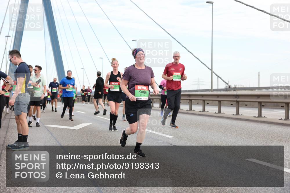 03.10.2025 - Köhlbrandbrückenlauf Lena Gebhardt http://msf.ph/oto/9198343 03.10.2025 15:34:18 Position 1 7723 meine-sportfotos.de