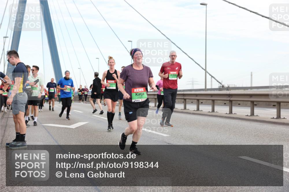 03.10.2025 - Köhlbrandbrückenlauf Lena Gebhardt http://msf.ph/oto/9198344 03.10.2025 15:34:18 Position 1 7723, 9613 meine-sportfotos.de