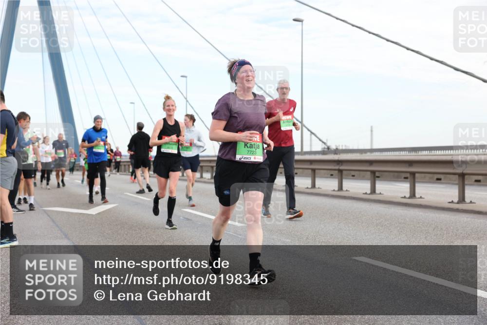 03.10.2025 - Köhlbrandbrückenlauf Lena Gebhardt http://msf.ph/oto/9198345 03.10.2025 15:34:18 Position 1 8678, 7723 meine-sportfotos.de