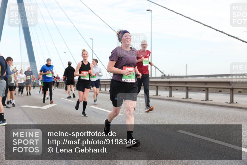 03.10.2025 - Köhlbrandbrückenlauf Lena Gebhardt http://msf.ph/oto/9198346 03.10.2025 15:34:18 Position 1 7723 meine-sportfotos.de
