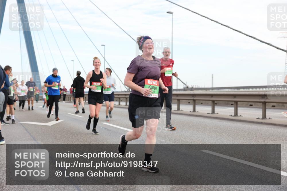 03.10.2025 - Köhlbrandbrückenlauf Lena Gebhardt http://msf.ph/oto/9198347 03.10.2025 15:34:18 Position 1 23 meine-sportfotos.de