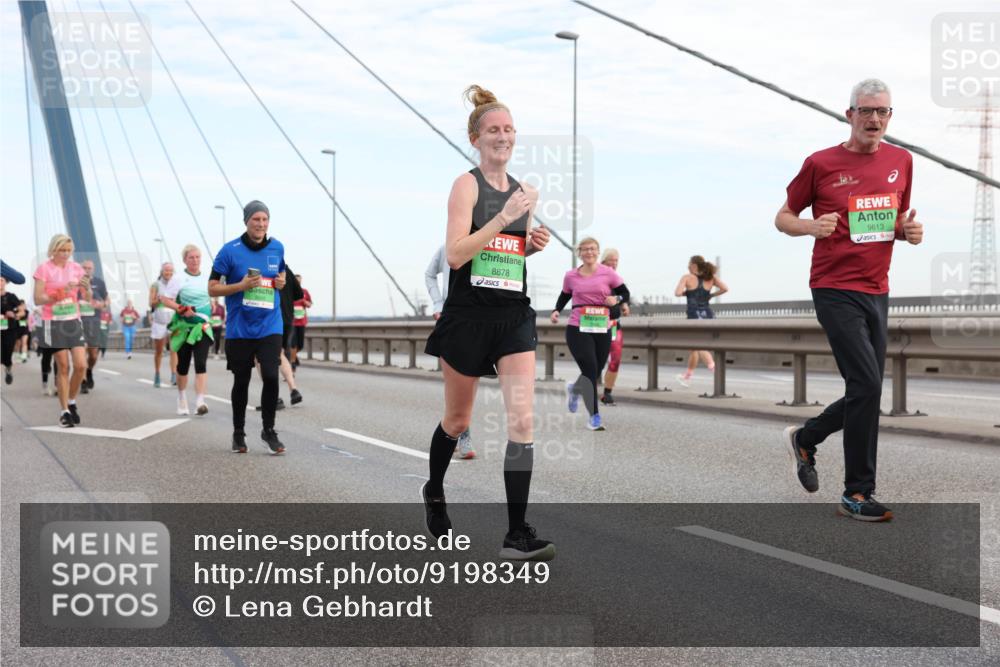 03.10.2025 - Köhlbrandbrückenlauf Lena Gebhardt http://msf.ph/oto/9198349 03.10.2025 15:34:20 Position 1 8878, 9613 meine-sportfotos.de
