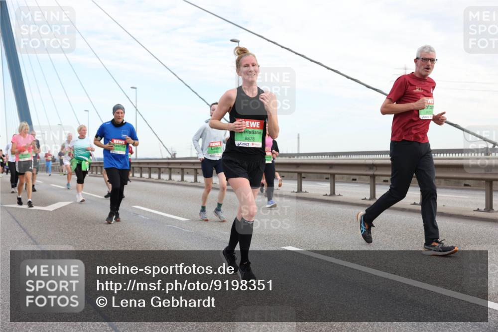 03.10.2025 - Köhlbrandbrückenlauf Lena Gebhardt http://msf.ph/oto/9198351 03.10.2025 15:34:20 Position 1 8878, 9613 meine-sportfotos.de